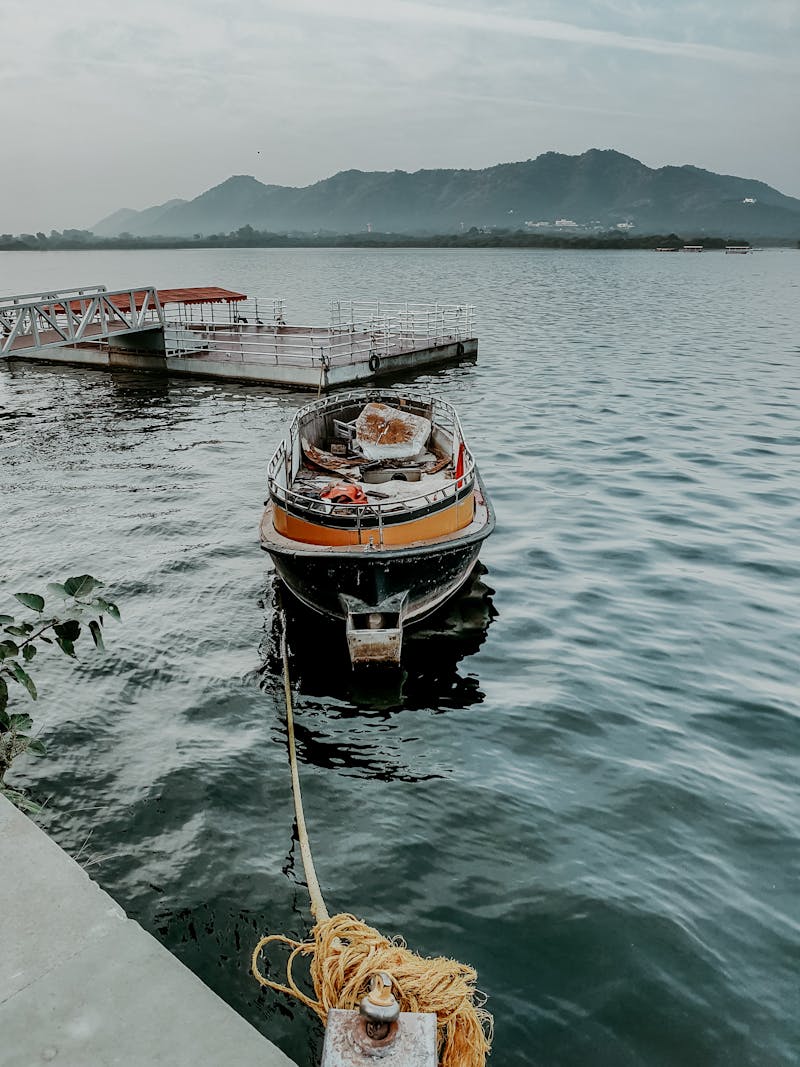 Business Attire for Women: What to Wear and When